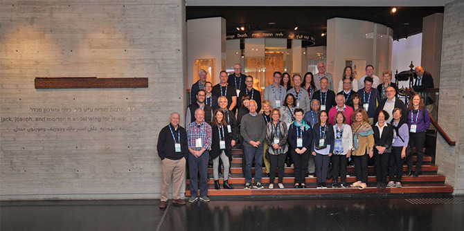 סיור באגף לאמנות ותרבות יהודית ע"ש ג'ק, ג'וזף ומורטון מנדל במוזיאון ישראל (צילום: סימנים)