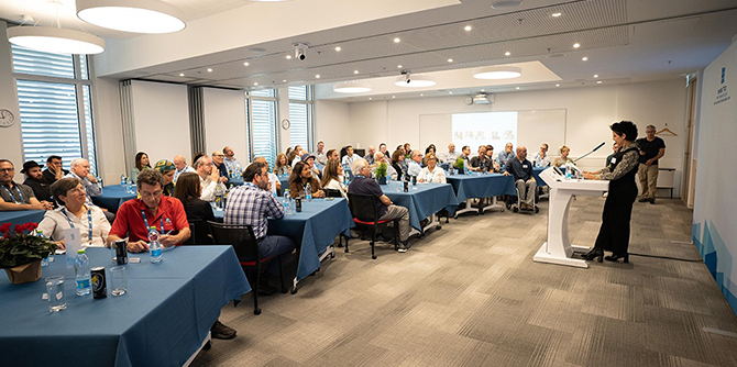 מפגש עם הסגל והעמיתים של מכון מנדל למנהיגות (צילום: סימנים)