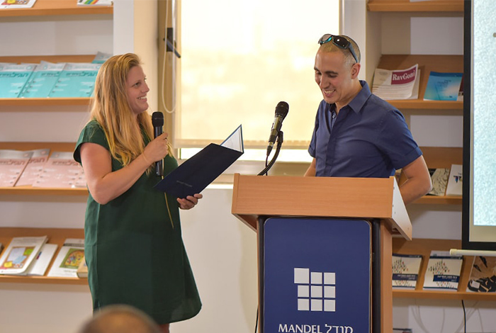 הצגת פוסטרים - מחזור כז