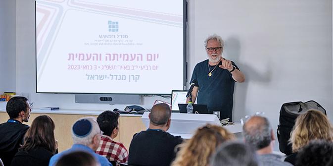 הבמאי ארי פולמן