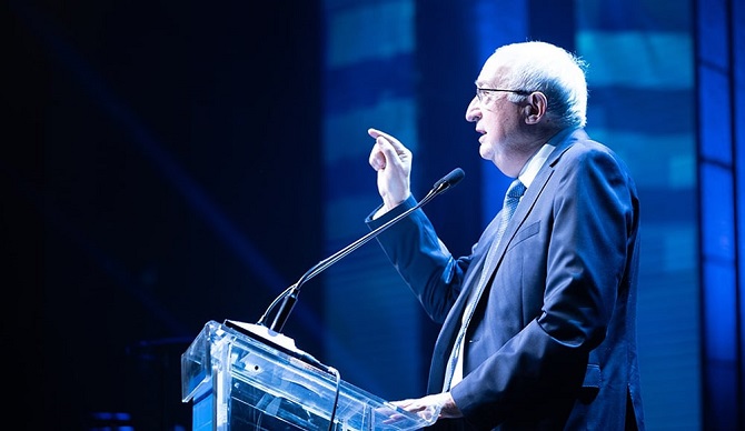  Professor Manuel Trajtenberg addresses the graduates (Photo: Simanim)