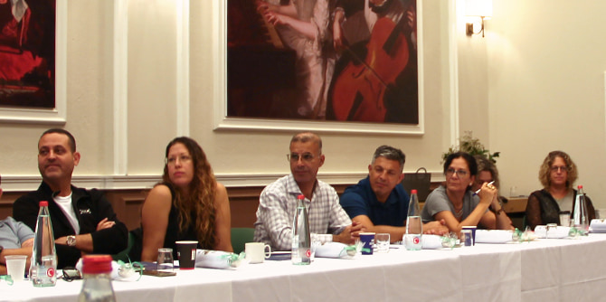 עמיתי תוכנית מנדל למנהיגות בשירות הציבורי בצפון בהצגת החיבור הפותח