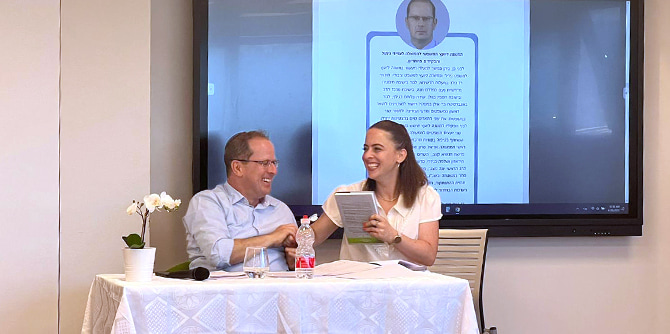 עו"ד רז ניזרי והעמיתה חן טסלר (צילום: קרן מנדל-ישראל)