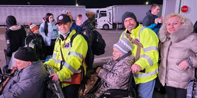 חילוץ ניצולי שואה (באדיבות אריק מנדלבאום)