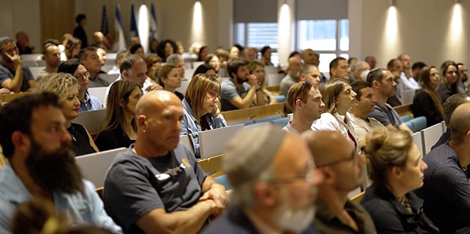 מקשיבים בקשב (צילום: מדיה גביש)