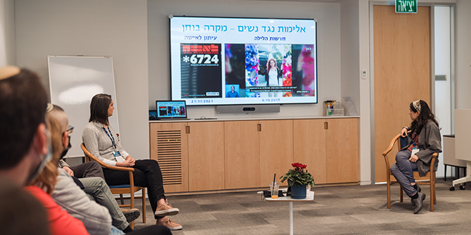 The session on mass media (Photo: Simanim Productions)