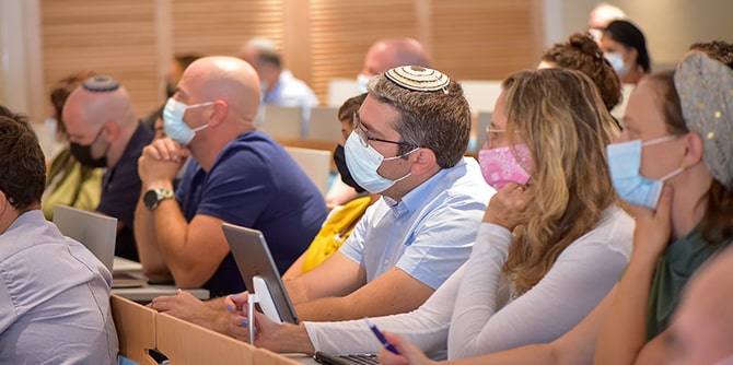 העמיתים החדשים של מחזור ל'