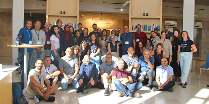 משתתפי הריטריט בבית קרן מנדל ביורשלים