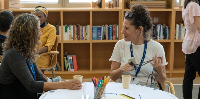 לימוד בקבוצות באירוע בוגרות ובוגרים (צילום: קרן מנדל-ישראל)