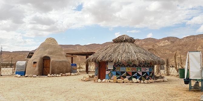 Off Grid Village – יוזמה המשמשת כמוזיאון, מודל ומעבדה לבחינת פתרונות מותאמים-תרבותית לקהילות המנותקות מתשתיות